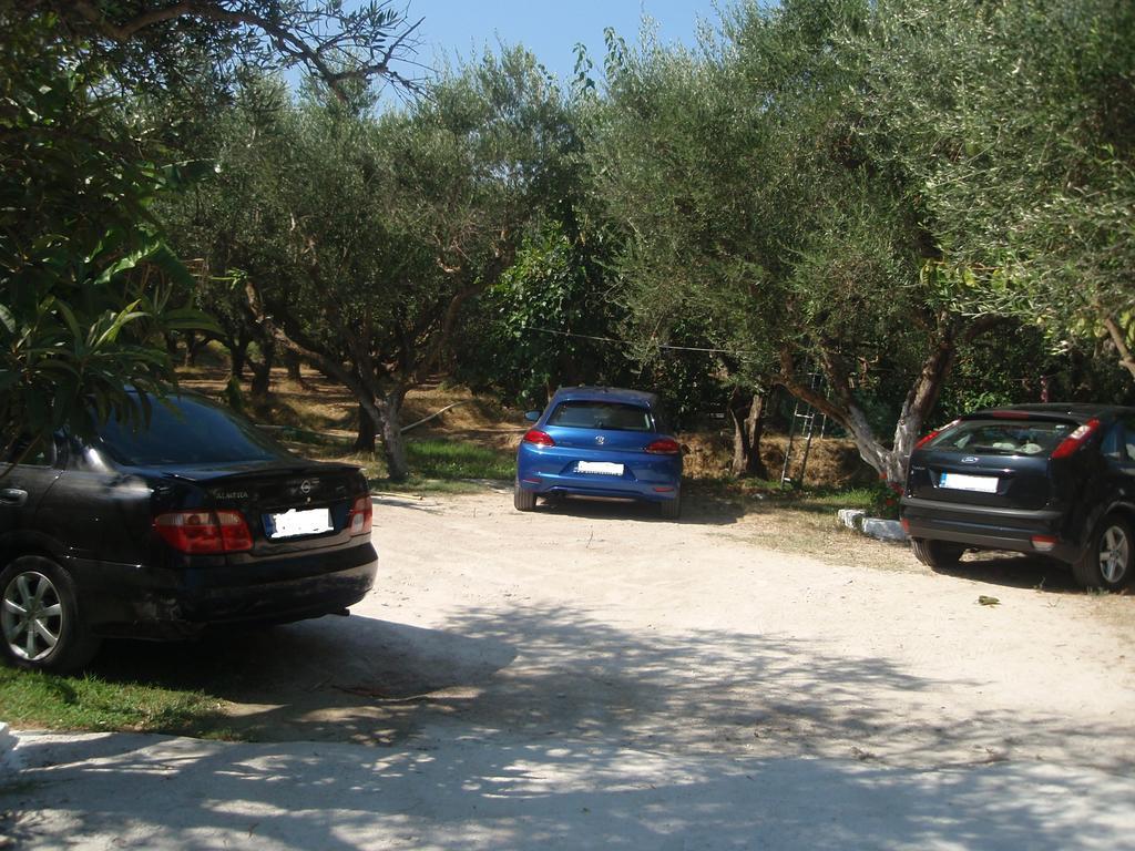 Billy'S Amoudi Apartments Kamer foto